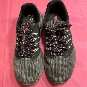 Nike woman size 7 run swift